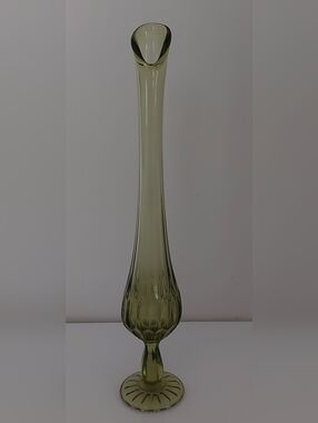 Vintage 70s Fenton Colonial Green Thumbprint Swung Vase - Authentic Script Mar